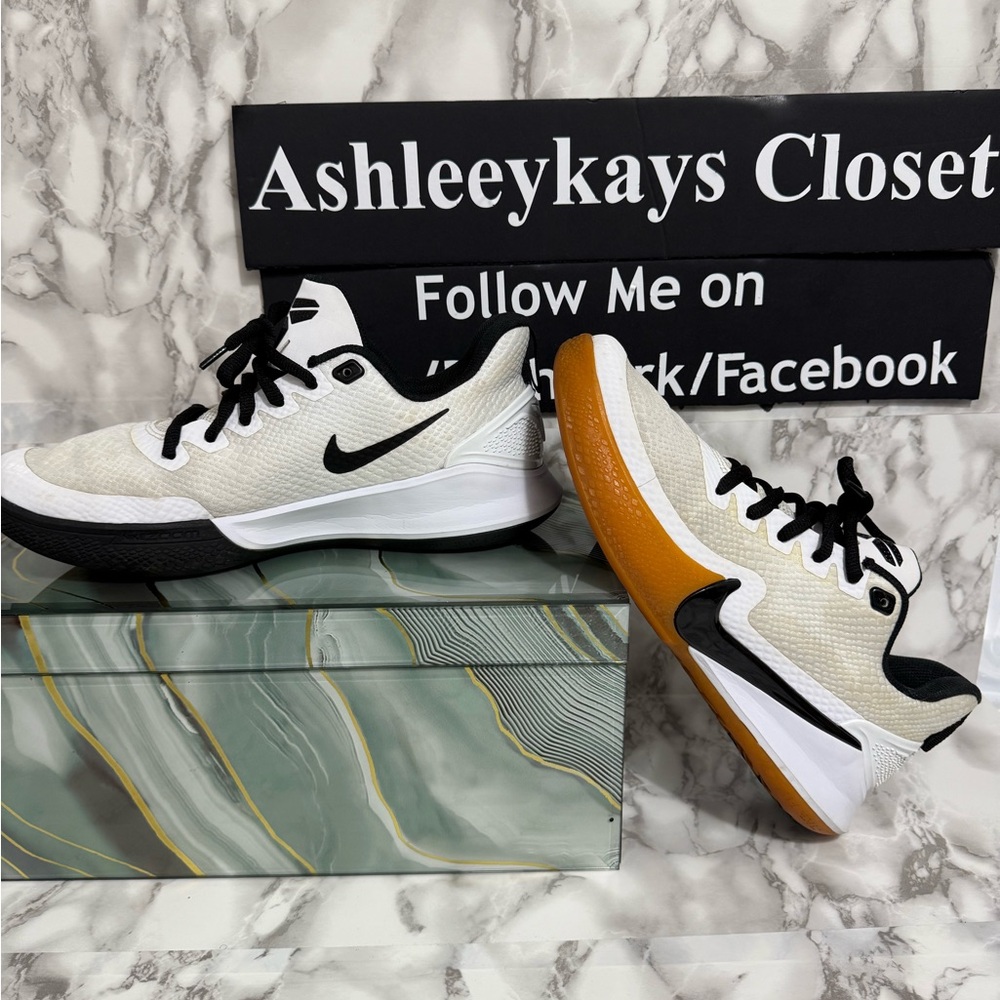 Nike Black and White Sports Sneakers
